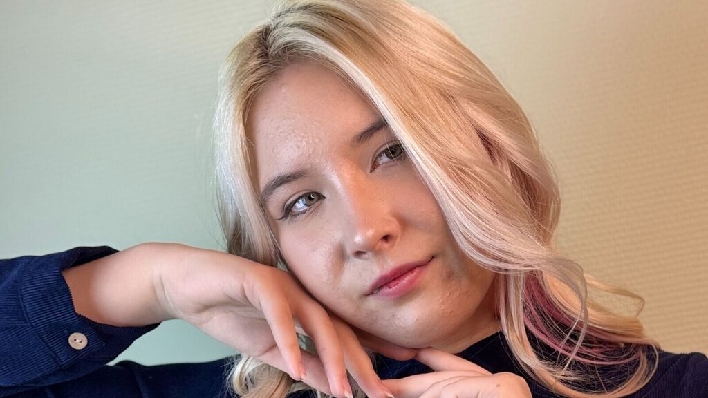 LeenaNicole